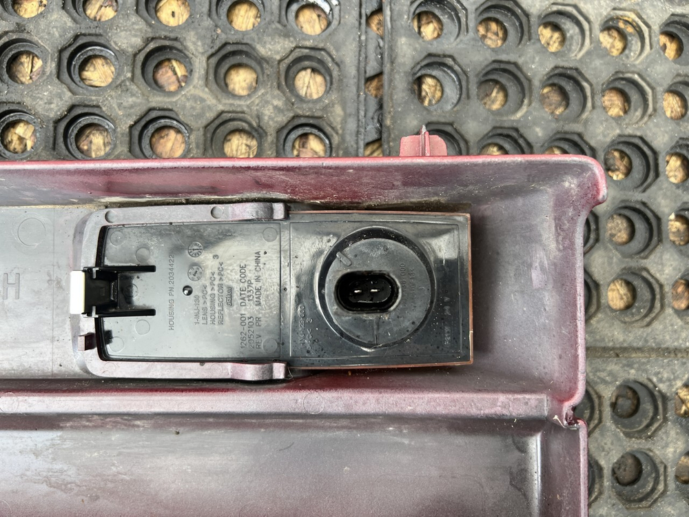 Накладка подножки левая