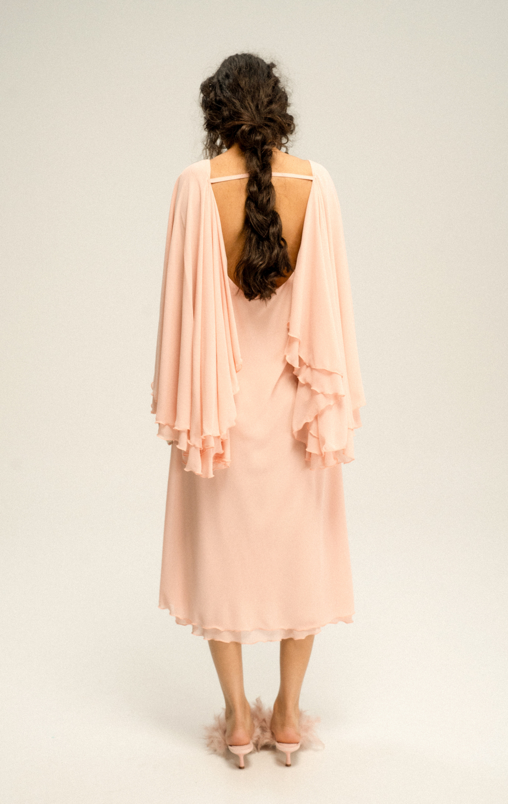 Платье с разлетающимися крыльями