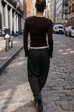 ZARA ФУТБОЛКА В РУБЧИК С РАСКЛЕШЕННЫМИ РУКАВАМИ, ШОКОЛАЛНЫЙ