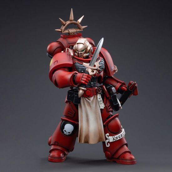 Фигурка Warhammer 40K Blood Angels Veteran Laenatus 1:18