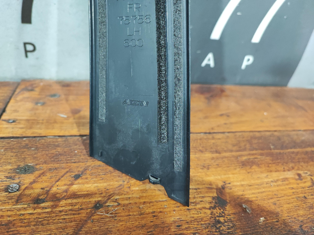 Накладка двери передней левой Lexus NX 14-22 Б/У Оригинал 7575678010