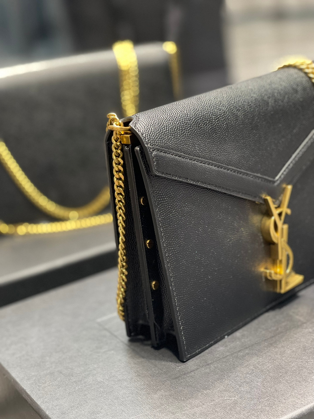 YSL Cassandra Medium 22 cm