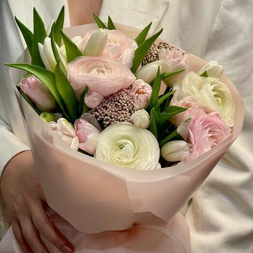 Авторский букет с ранункулюсами и пионовидными тюльпанами. Авторский букет 017 Chalet Green