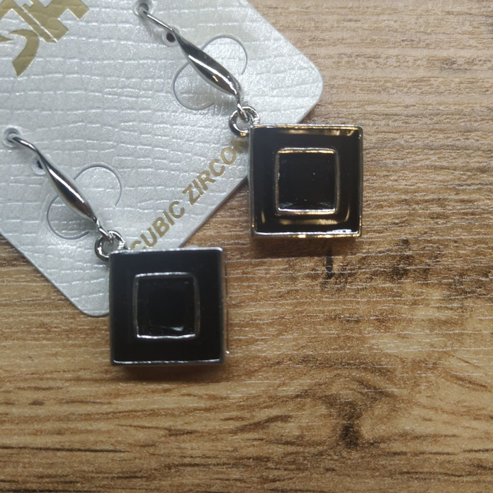 Серьги Cubic Zirconia кристалл в ромбе цвет черный эмаль черная металл серебристый