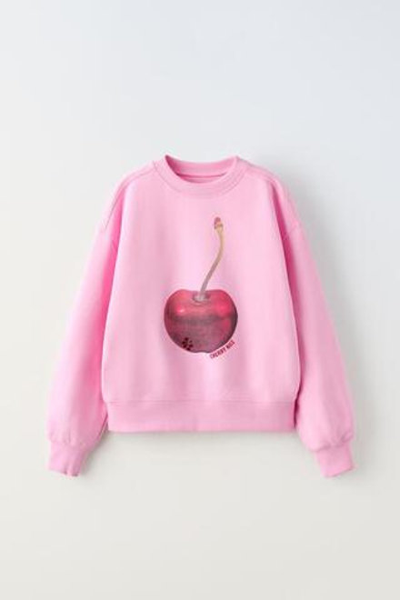ZARA ТОЛСТОВКА С ПРИНТОМ «ВИШНЯ» И СТРАЗАМИ, РОЗОВЫЙ