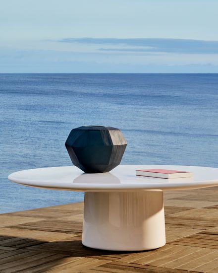 Журнальный столик Albanella из цемента с глянцевой белой отделкой Ø110 см