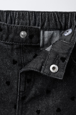 ZARA ДЖИНСОВАЯ ЮБКА С ФЛОКИРОВАННЫМИ СЕРДЦАМИ, ЧЕРНЫЙ