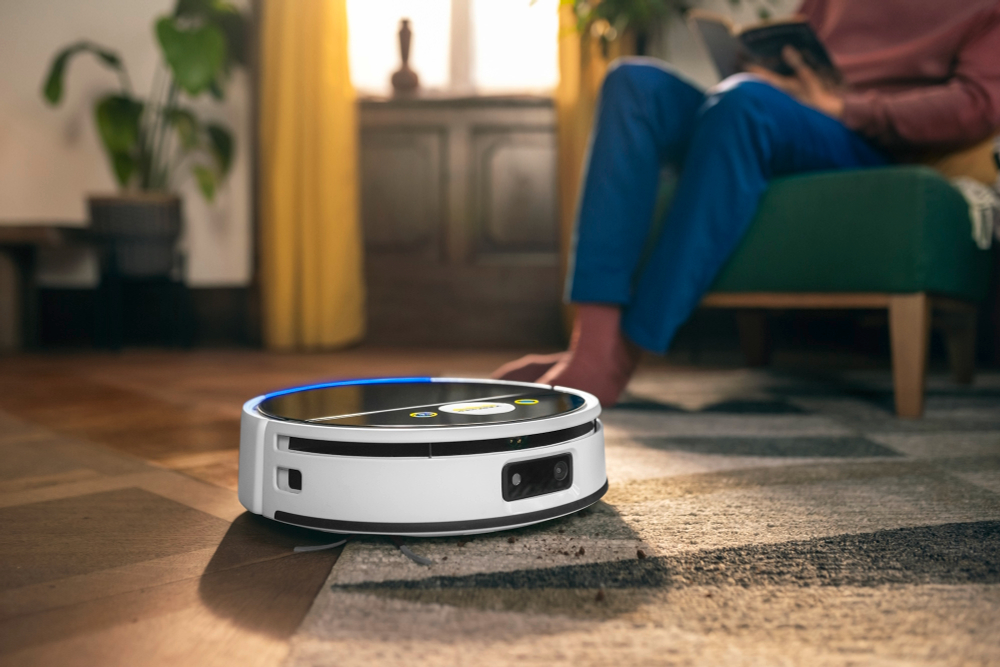 Pобот-пылесос для влажной уборки с роликовой щеткой RVF 7