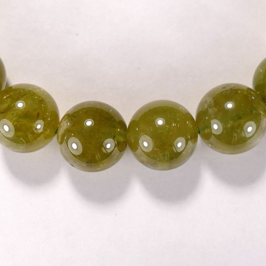 Бусина из граната зеленого (гроссуляра), класс АА, шар гладкий 12 мм