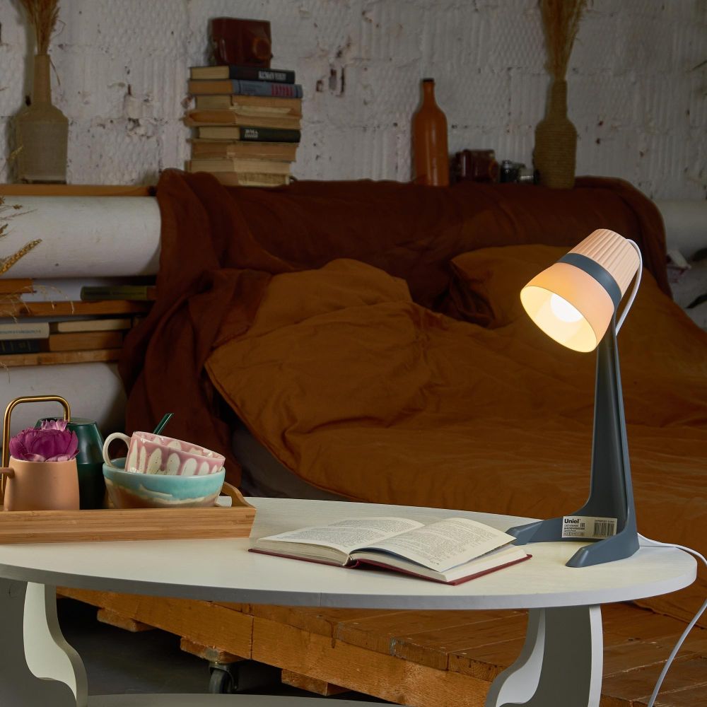 ULO-K22 D-E14-A BLACK-CREAM Светильник настольный. 40W. Цоколь E14. Механический выключатель. Черный с кремовым. ТМ Uniel