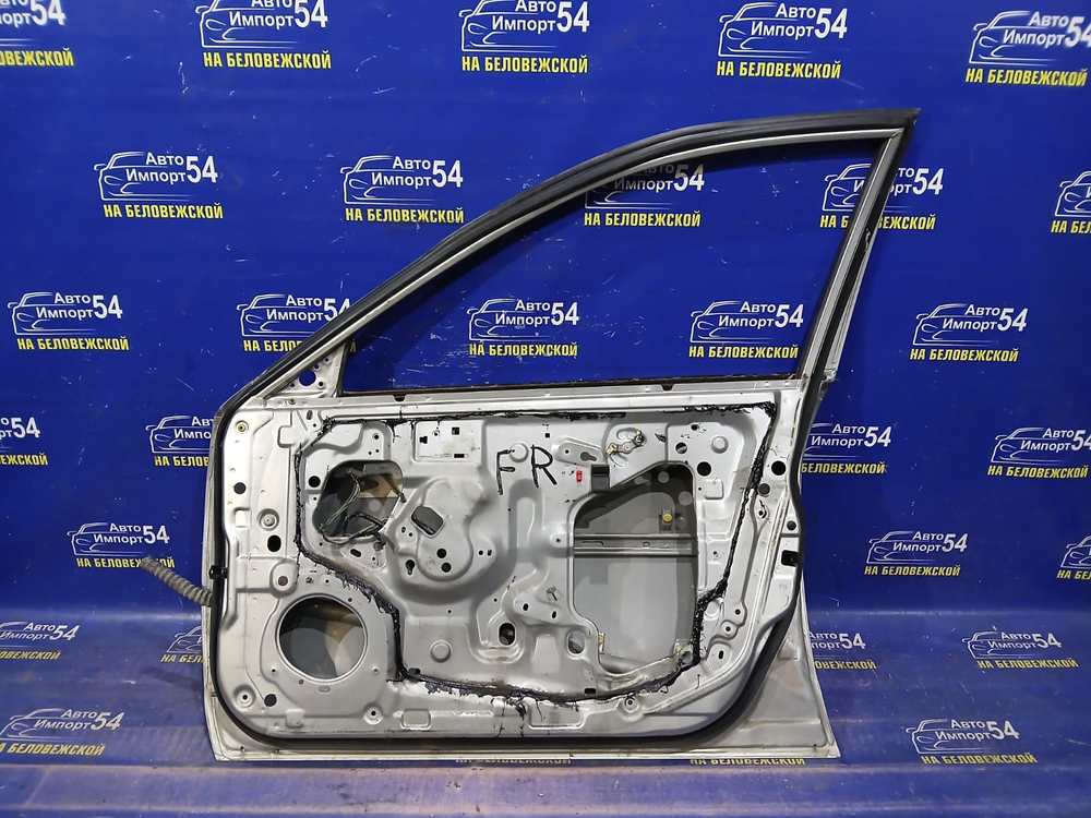 Дверь передняя правая NISSAN AD 2001