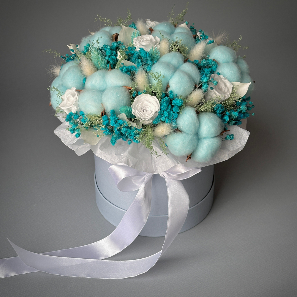 «Бирюза» - композиция из стабилизированных цветов и сухоцветов