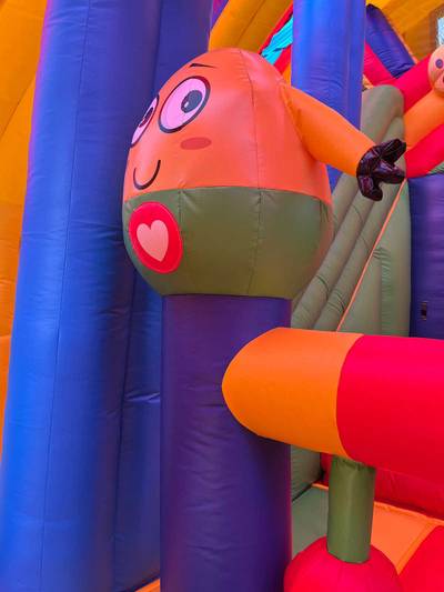 Коммерческий надувной батут «Смайлики» с крышей, размер 12*7,5*7 м