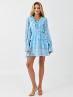 Платье с рюшами и оборками в цветочек