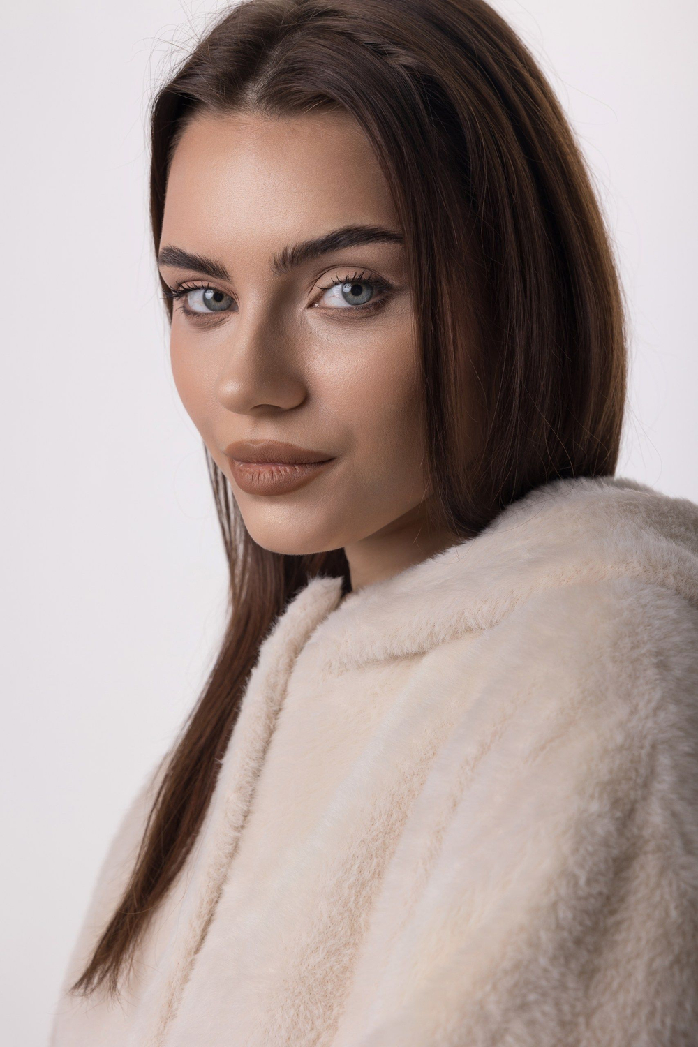 Пальто с капюшоном утепленное