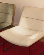 Кресло Asen из бежевого шенилла с черными стальными ножками