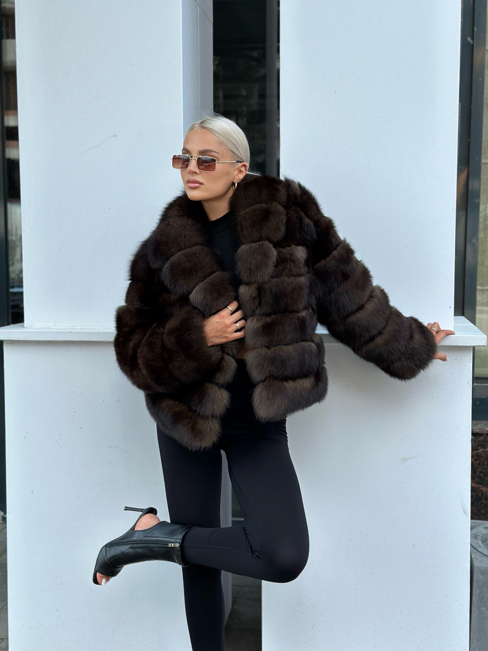 Шуба из меха финского песца в цвета в цвете «sobol dark” 60см