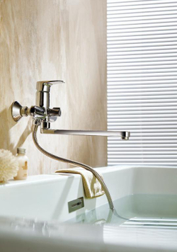 Смеситель для ванны c длинным изливом Bravat Alfa