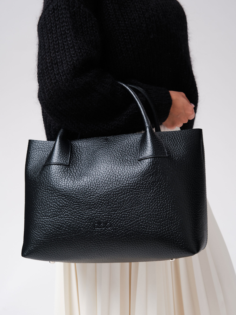 Кожаная сумка Iris DBR 31372 черный соло