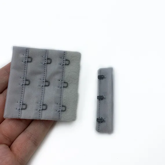 Застежка с крючками светло-серая 3 ряда (цв. 166), 57*55 мм