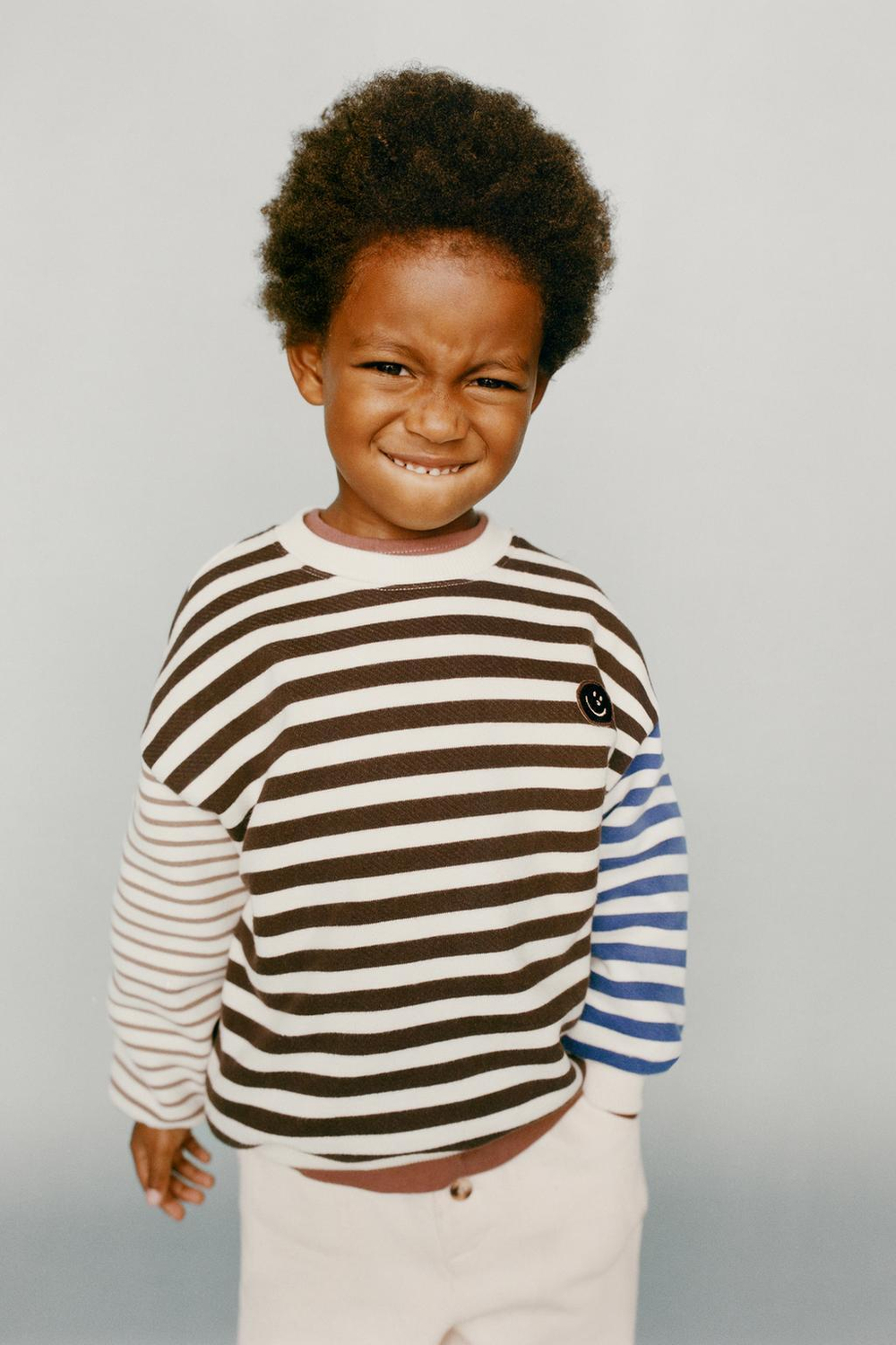 ZARA ТОЛСТОВКА В ПОЛОСКУ С НАШИВКОЙ, РАЗНОЦВЕТНЫЙ