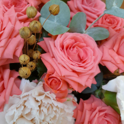 Авторский букет "Коралловый рассвет"