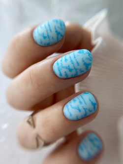 свенки стемпинг на ногтях