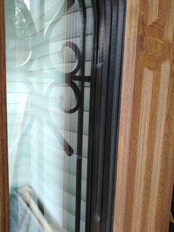Входная металлическая  дверь с терморазрывом Лацио со стеклопакетом и ковкой Заводские двери