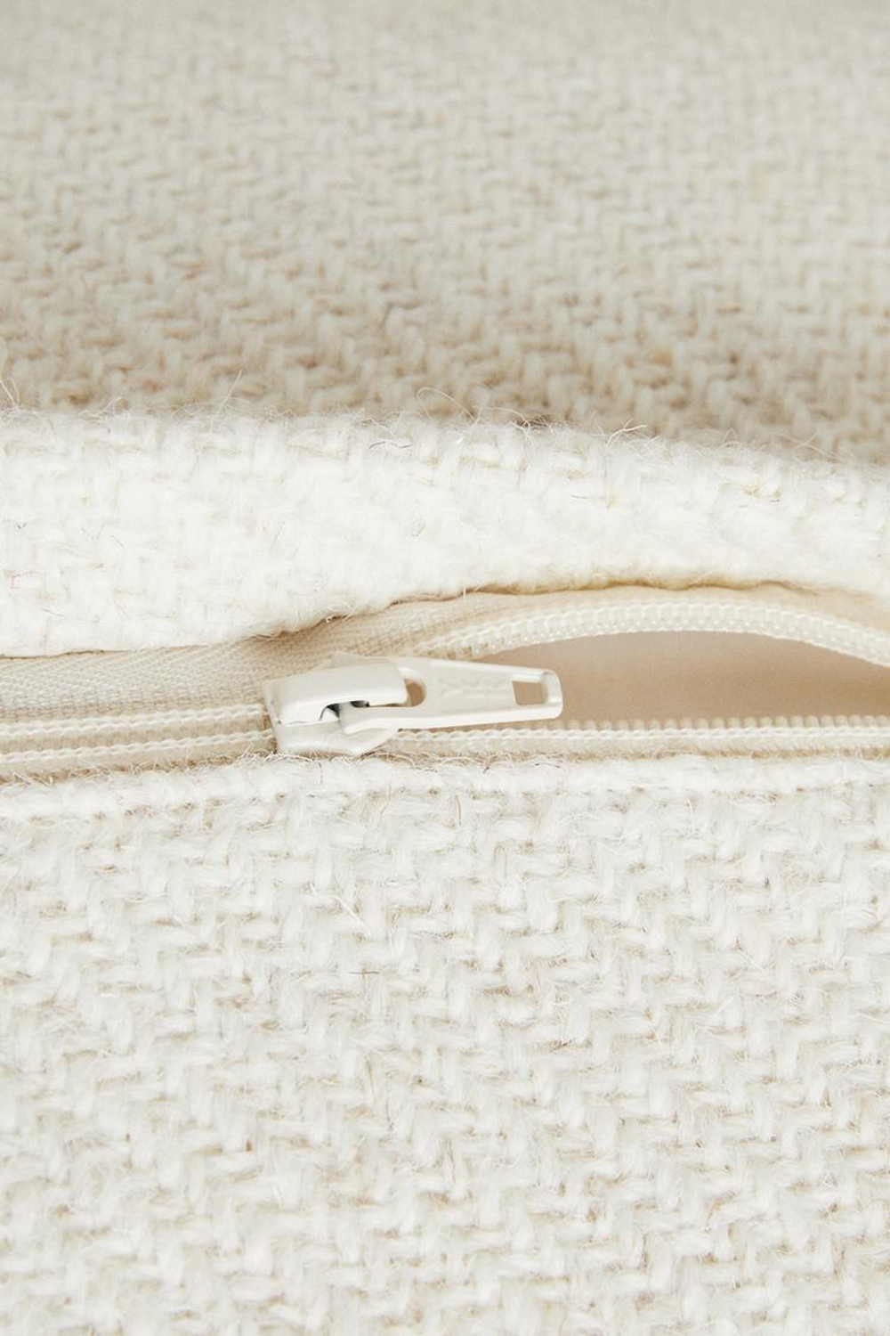 ZARA HOME ЧЕХОЛ ДЛЯ ДЕКОРАТИВНОЙ ПОДУШКИ С ВЫШИВКОЙ ИЗ ШЕРСТИ, ЭКРЮ