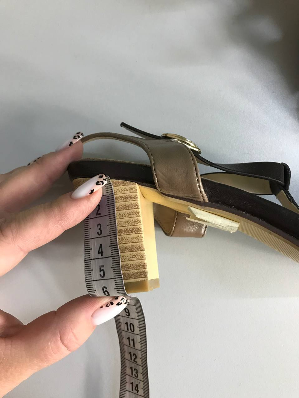 Босоножки на устойчивом каблуке 38 размер