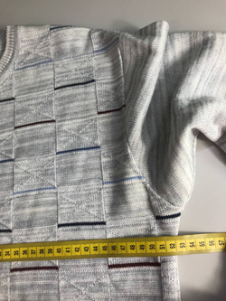 Джемпер светлого оттенка, визуально на 52 размер