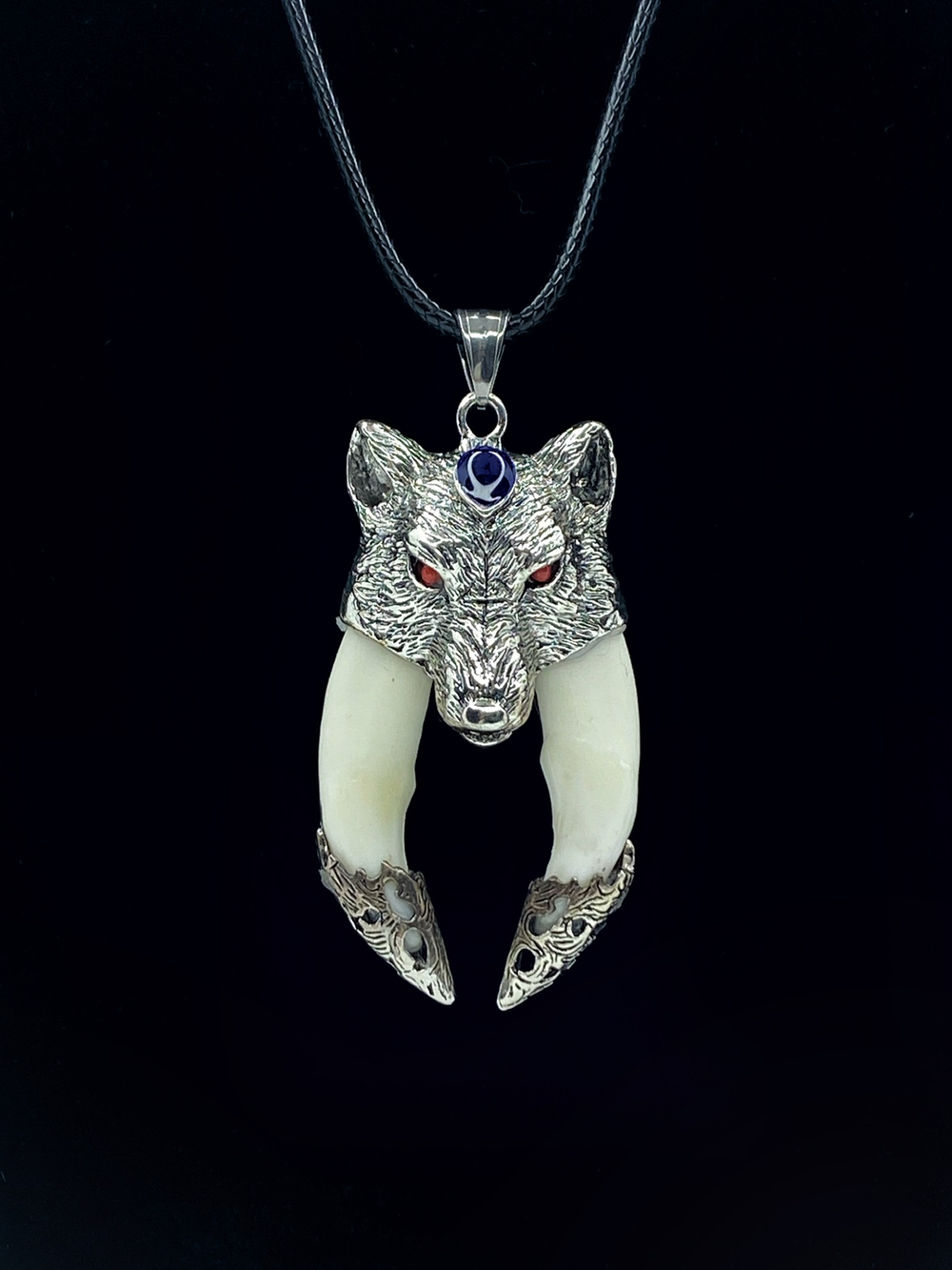 Защитный магический кулон амулет с настоящими Клыками Волка