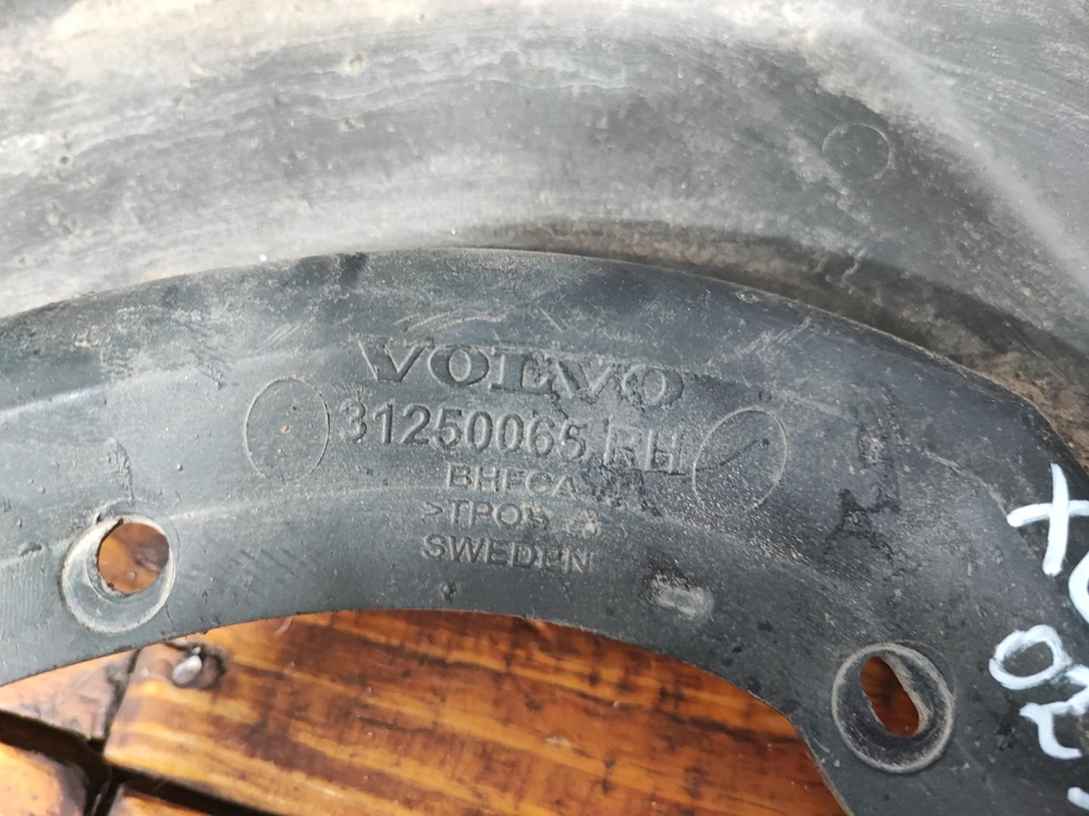 Брызговик задний правый Volvo XC60 1 08-17 Б/У Оригинал 31250065