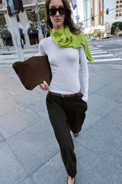 ZARA БРЮКИ С ЗАЩИПАМИ И РЕМНЕМ, ЧЕРНЫЙ