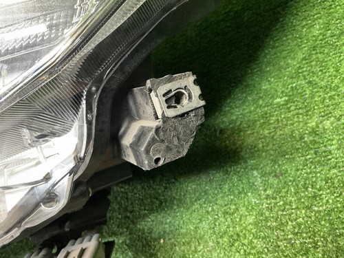 Фара левая Toyota LC Prado 150 (2017-н.в.) галоген