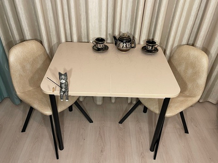Кухонный раздвижной стол на черных ножках Large Beige