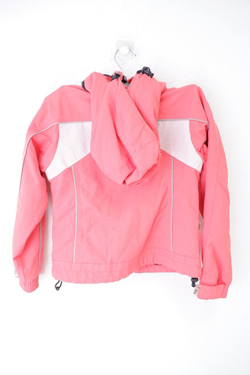 Куртка красивого цвета на 6 лет