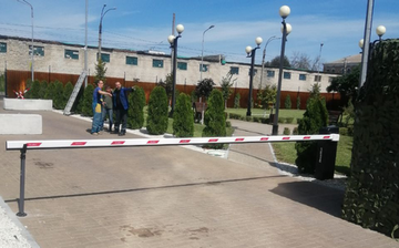 Установка шлагбаума на промышленное предприятие