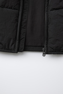 ZARA НЕПРОМОКАЕМЫЙ СТЕГАНЫЙ ЖИЛЕТ, ЧЕРНЫЙ