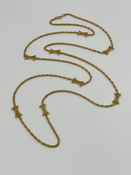 Цепь с декоративными элементами