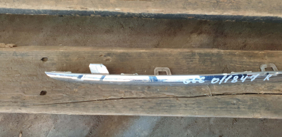 Молдинг решетки радиатора Mercedes C (W205) 14-18 Б/У Оригинал A2058880373