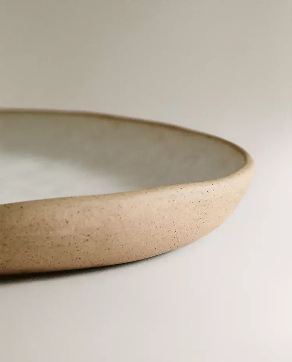 ZARA HOME ОВАЛЬНОЕ БЛЮДО С РЕЛЬЕФНЫМ УЗОРОМ, ЖЕЛТОВАТО-БЕЛЫЙ