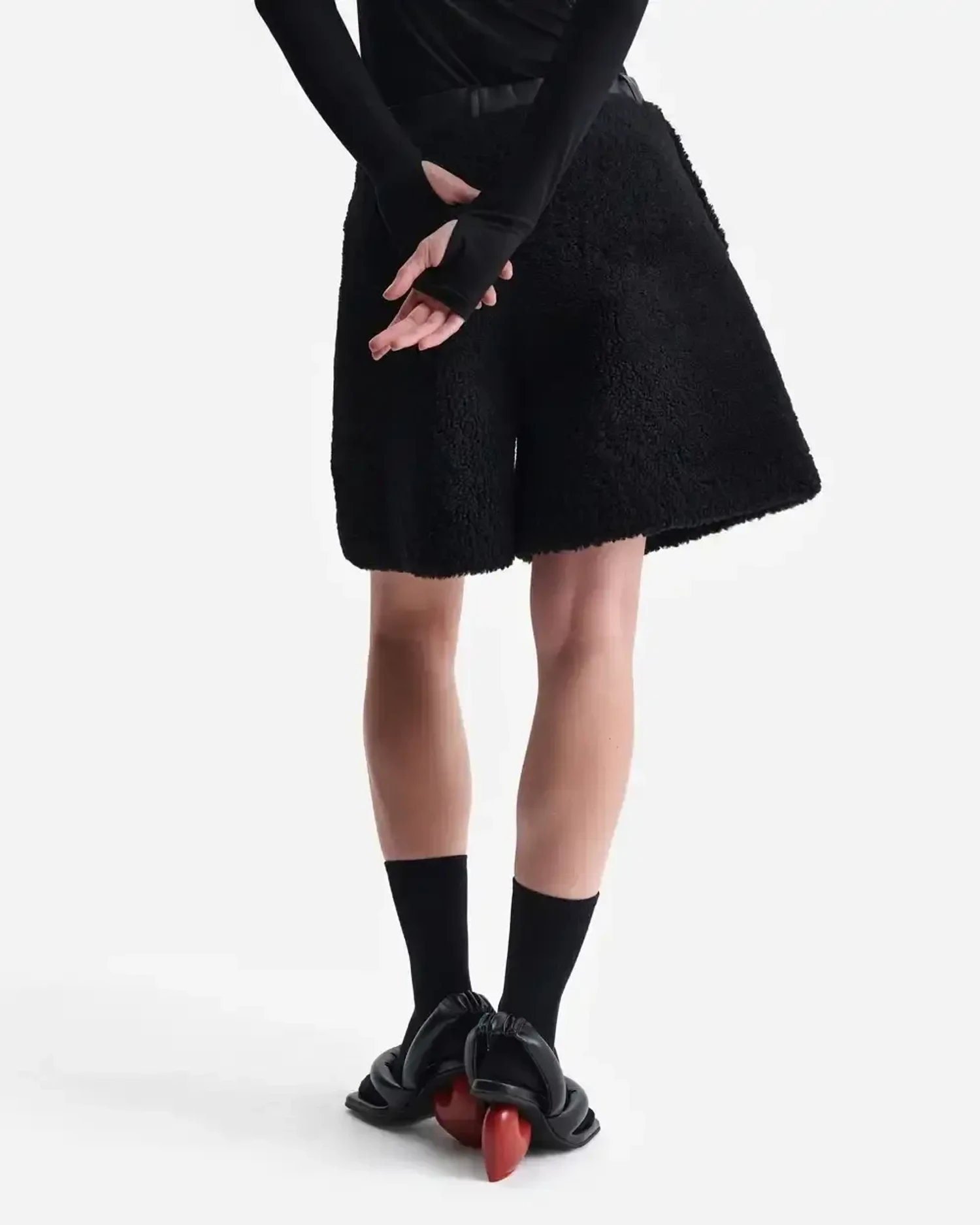 Бермуды из овчины черные