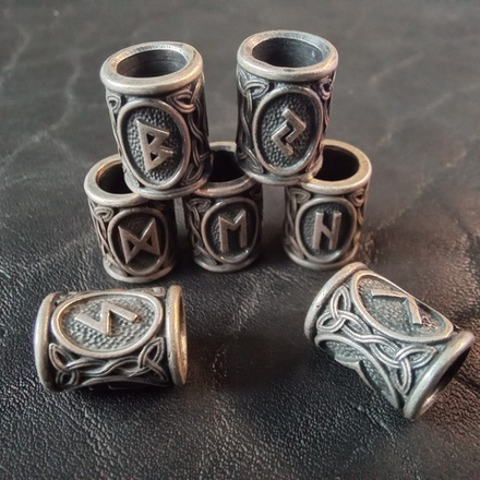 Бусина "Руны Старшего футарка"