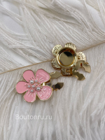 Накладка на пуговицу золотистая с розовой эмалью в форме цветка с жемчугом (клипса)