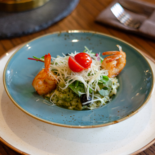 Сливочный ризотто со шпинатом и креветками