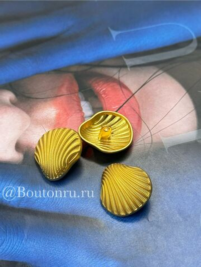 Пуговицы матовое золото Скиапар. в форме рельефной ракушки
