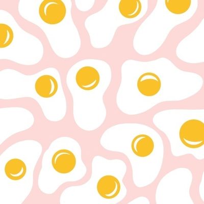 Яичница на розовом фоне