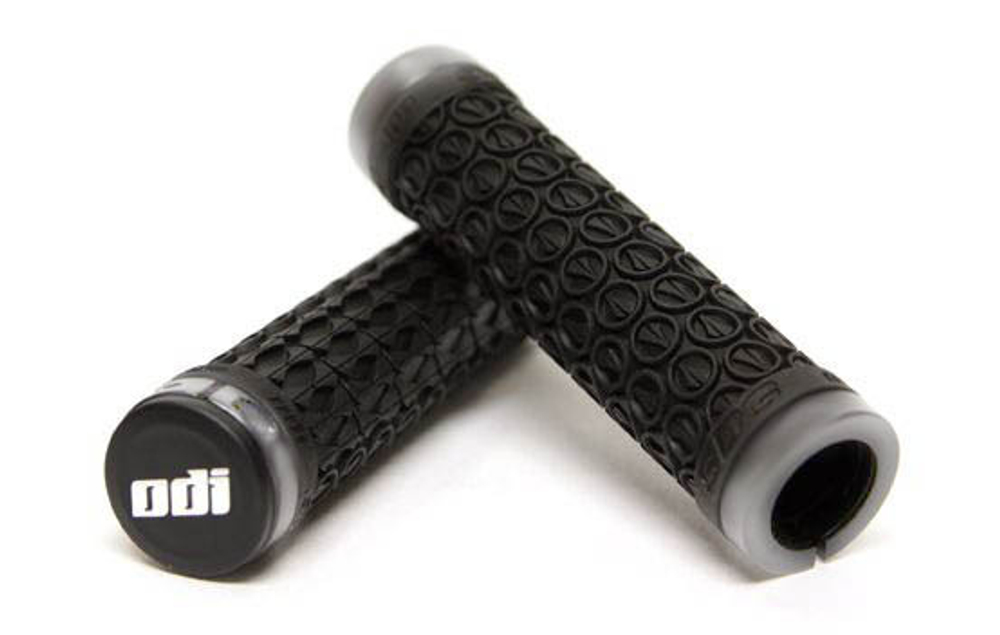 Грипсы 130мм, чёрные с 2 серыми алюм lock-on.SDG D30SDB-G