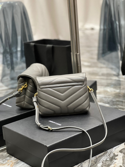 Saint Laurent Loulou 20 cm
